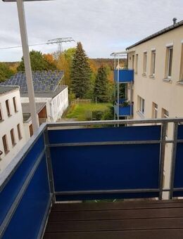 Helle 3- Zimmerwohnung im 2.OG mit Balkon und EBK - Limbach-Oberfrohna