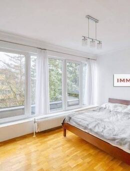 IMMOBERLIN.DE - Charmante Wohnung mit ruhigem Balkon & überdachtem Pkw-Stellplatz - Berlin