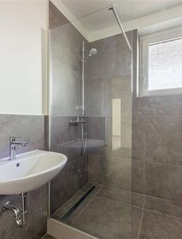 Kernsanierte 3-Zimmer-Wohnung mit Balkon - Neuss