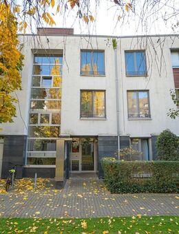 EXKLUSIVE PENTHAUS-MAISONETTE MIT 4 ZIMMERN, GROSSER SONNENTERRASSE UND DIREKTEM LIFTZUGANG - Düsseldorf