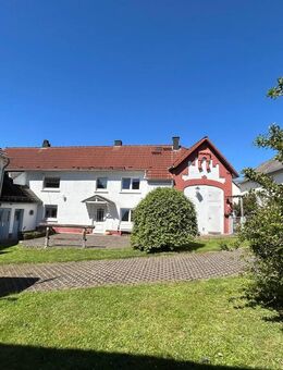 Einfamilienhaus mit Scheune, Doppelgarage und großem Garten - Mengerskirchen