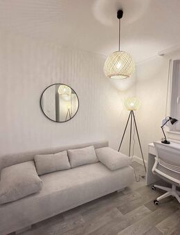 Möblierte 2,5-Zimmer-Endetage-Wohnung im 12. Stock mit Hafenblick - Pinneberg