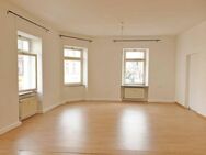 TOP - Schöne 2 Zimmer Wohnung mit grosser Terrasse im Innenhof - Im Herzen des Nauwieserviertel - Saarbrücken