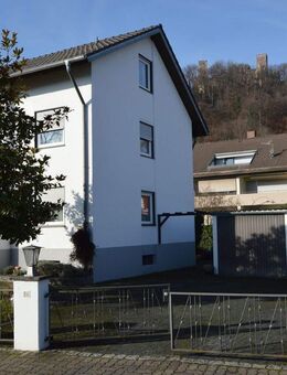 Burgblick inklusive - 2 Familienhaus mit schönem Garten in Haagen - Lörrach