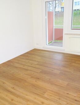 * mit Balkon * 2 Zimmer Wohnung in Werdau zu vermieten! - Werdau