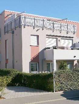 Helle 2-Zimmer-Wohnung mit Balkon, Aufzug & Tiefgarage - Kernen (Remstal)