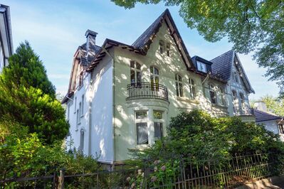 Boltenberg: Altbauwohnung mit Gartenanteil, Balkon und sehr viel Potenzial