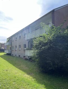 Kapitalanlage: vermietete 4-Zimmer Wohnung mit Balkon und 2 Stellplätzen - Grevenbroich