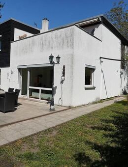 Hauptstadtmakler-Attraktive Doppelhaushälfte mit Pool - Berlin