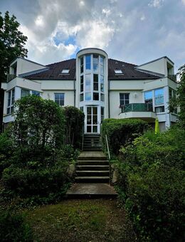 zwei Zimmer + zwei Balkone + saniertes Badezimmer + Top-Lage + Tiefgarage inklusive - Berlin