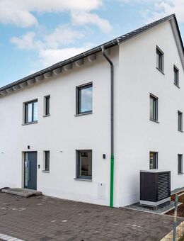 ERSTBEZUG *BARRIEREFREIE & MODERNE 3-ZIMMER-WOHNUNG MIT TERRASSE, PRIVATGARTEN UND EINBAUKÜCHE* - Straubing