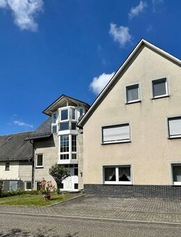 "Leben & Arbeiten auf dem Land - Zweifamilienhaus mit Scheunen und viel Raum für Ideen" - Mörsbach