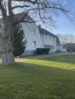 Großzügiges Mehrgenerationen-Anwesen in Alleinlage - 2 sanierte Doppelhaushälften auf 2.500 m² Grund - Erwitte