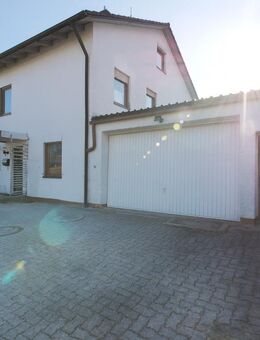 Doppelhaushälfte mit viel Potenzial für kreative Sanierer - Burghausen