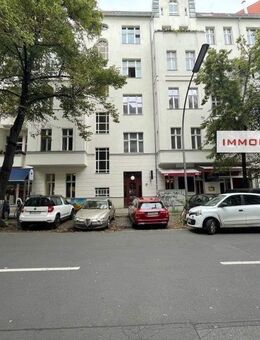 IMMOBERLIN.DE - Generös in Toplage! Stilvolle Stuck-Altbauwohnung mit Südbalkon & Lift - Berlin