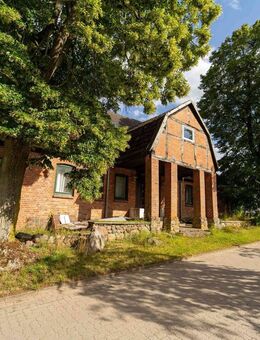 Großes Bauernhaus mit Maisonette-Wohnung/Gallerie + Gastronomie und Tanzsaal - Feldberger Seenlandschaft