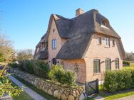 Neubau eines Doppelhauses unter Reet mit einer Dauerwohnung in Archsum - Sylt