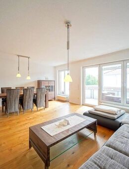 Attraktive 3-Zimmer-Wohnung mit Balkon und EBK in Bad Zwischenahn - Bad Zwischenahn