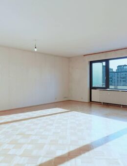 4-Zimmer-DG-Wohnung mit Potential und geräumiger Wohnfläche in Düsseldorf-Golzheim - Düsseldorf