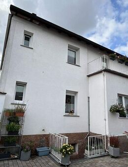 Charmantes Wohnhaus mit Garage und schönem Hof - Sulzbach (Main)