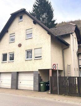 PROVISIONSFREI! Ihr Investment in Pfinztal: Solides Zweifamilienhaus mit Garten und Garagen - Pfinztal