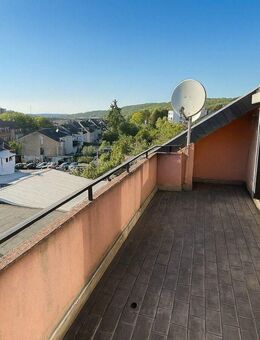 Charmante 2-Etagen-Wohnung mit Balkon und Galerie - Völklingen