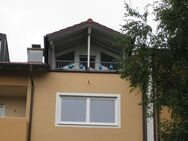 2-Zimmer-Mansardenwohnung mit Balkon und separater Küche. - Traunstein