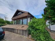 Freist./Ortsrandlage/ modern: 1-Familienhaus mit Doppelgarage auf über 500 m² Grundstück mit Blick auf Wiesen u. Wald. - Ettlingen