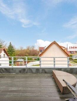 IMMOBERLIN.DE - Sehenswertes Haus mit Villenflair, fabelhaftem Poolambiente & Sonnenterrassen in ländlicher Lage - Berlin