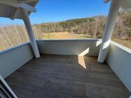 Sonnige 3-Zimmerdachgeschosswohnung mit super Aussicht, Balkon u. zwei Stellplätzen - Bogen