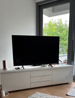 Weißer Semigloss TV stand - Düsseldorf