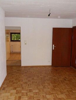 2-Zimmer-Wohnung mit schickem Bad und kleinem Garten am Stadtrand von Coburg - Coburg