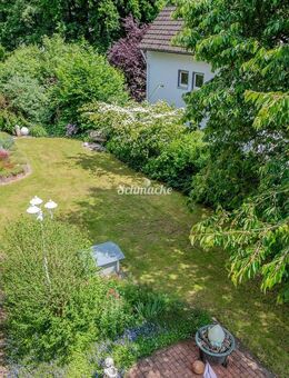 Mehrgenerationenhaus mit 3 Wohneinheiten, einer Büroeinheit und zwei großen Garagen für mehrere PKW - Iserlohn