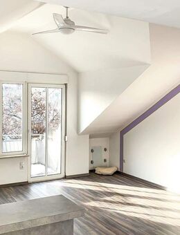 Sonnige 2,5 Zimmer DG Galeriewohnung "Haus-im-Haus" - München