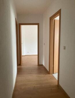 Frisch saniert, 2 Zimmer mit Balkon - Dessau-Roßlau