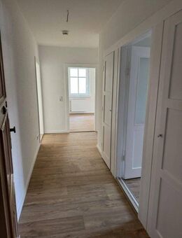 Frisch sanierte 2-Zimmer-Wohnung mit Balkon in zentraler Lage von Eberswalde - Eberswalde