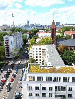 Etagenwohnung zum Sofortbezug / Neubau / gefragte Lage / Lift / Balkon / Wintergarten / großer Keller - Berlin
