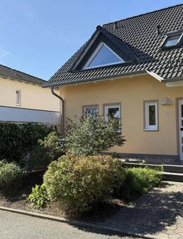 Doppelhaushälfte mit Carport - Erstbezug nach Sanierung - Bad Köstritz