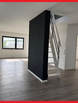 Modernes Wohnen - helle 2,5 Zimmer-Dachgeschoss-Maisonette-Wohnung - Oberstenfeld