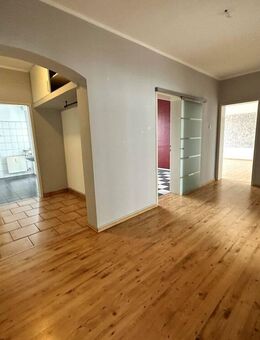 Große 4-Zimmer-Wohnung ca. 130 m² Fußgängerzone Gelsenkirchen Stellplatz vorhanden - Gelsenkirchen Neustadt