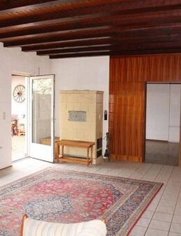 Attraktiver, großzügiger Bungalow mit Garage und Sauna in guter Wohnlage - Borken (Hessen)