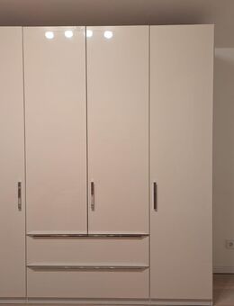 Großer Kleiderschrank- Möbel Höffner - Rostock Warnemünde Seebad