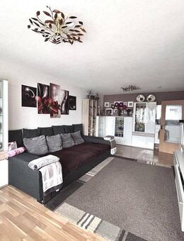 Überzeugen Sie sich von dieser schönen 4,5 Zimmer-Wohnung mit Balkon! - Nürtingen