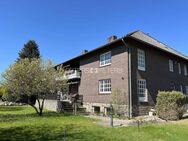 + Idyllische Lage + Viel Platz + Süd-Terrasse + 2 Eingangsbereiche + - Harmstorf