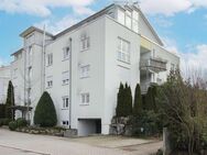 Zögern Sie nicht: Gepflegte Etagenwohnung mit Balkon und 2 Garagen in familienfreundlicher Lage - Magstadt