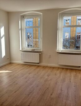 Erstbezug nach Sanierung! 1 Zimmer Wohnung mit großer Küche - Halle (Saale)
