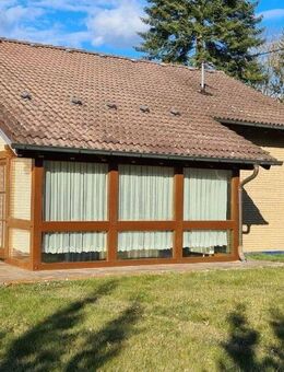 Attraktive Einfamilienhaus mit zwei Garagen, Wintergarten, in ruhiger Wohngegend. - Neitersen