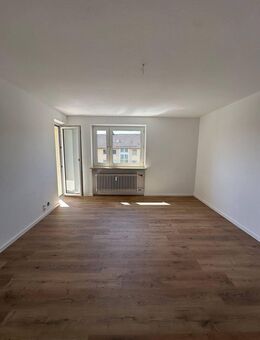 3-Zimmer-Wohnung mit Westbalkon in ruhiger Lage von Lauf rechts - Lauf (Pegnitz)