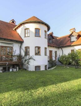 Exklusiv & ruhig: Hochwertige 8-Zi-Doppelhaushälfte mit bester Verkehrsanbindung - Affing