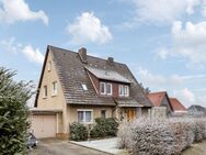 Zweifamilienhaus mit Garage auf großem Grundstück in guter Lage von Salzhemmendorf-Osterwald - Salzhemmendorf